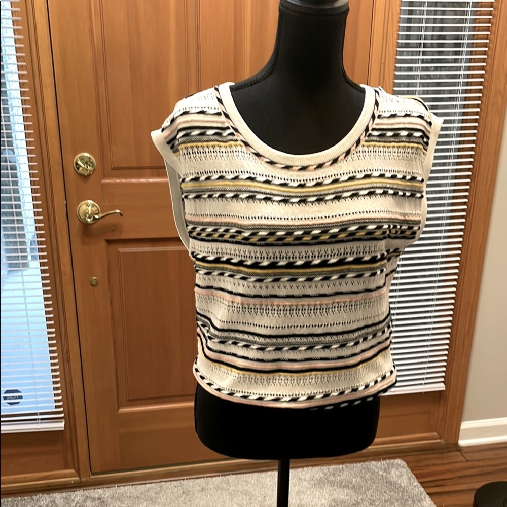 White House Black Market summer sleeveless sweater/shell.
